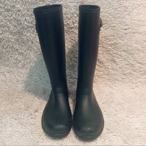 Black Rainboots